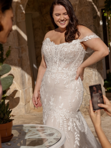 Curvy-Brautkleid
