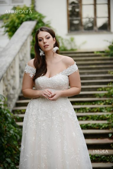Curvy-Brautkleid
