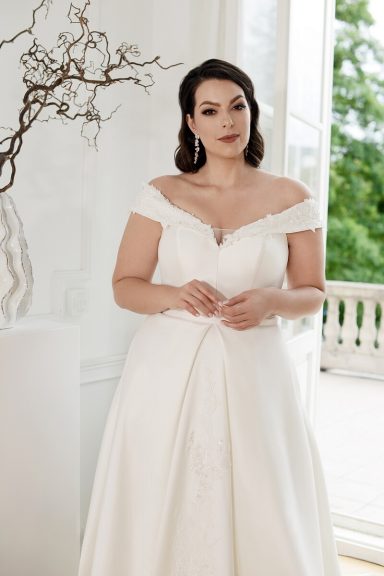 Curvy-Brautkleid